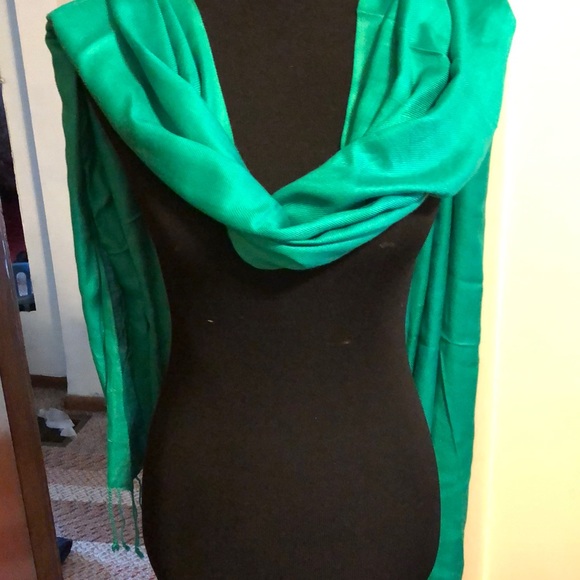 Wrap/scarf - Picture 3 of 4